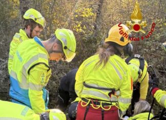 Motociclista cade in una scarpata a Cavriglia: elitrasportato a Careggi