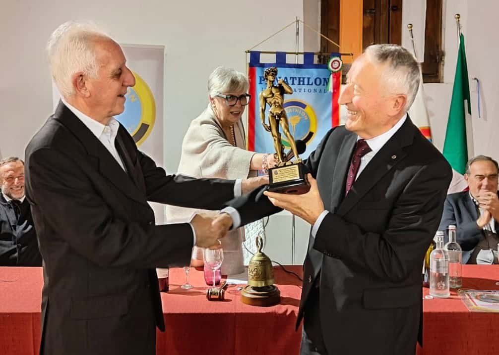 Al-Prof.-Paolo-Dainelli-il-Premio-Panathlon-2025.jpg