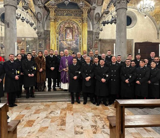 I Carabinieri con gli anziani per metterli in guardia dalle truffe