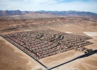 Valdarnoal Museo delle Terre Nuove la mostra di Alex MacLean