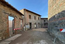 Giani visita il cantiere dell’Antico Borgo di Castelnuovo d’Avane