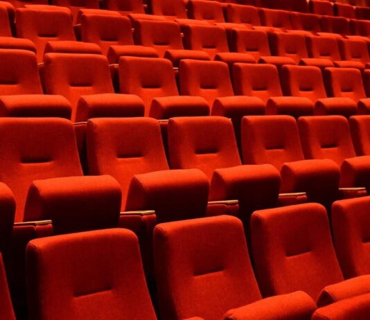 Teatro Cavriglia: arriva Barbara Foria con “Basta un filo di rossetto”