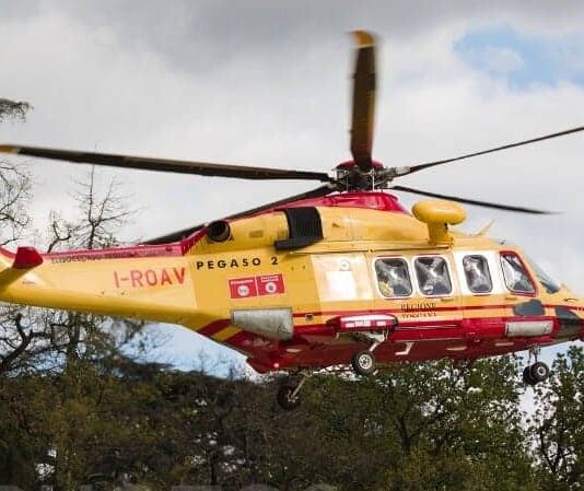 Incidente tra auto e ciclomotore a Cavriglia feriti due minori
