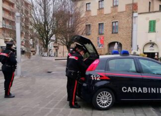Montevarchi: rapina aggravata in pieno centro, arrestati due ragazzi