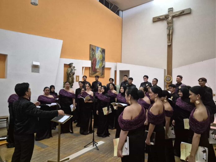 Telkom-University-Choir.jpg