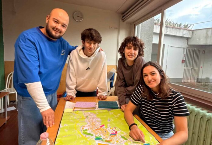 Valdarno-gli-educatori-di-strada-per-ascoltare-i-ragazzi-scaled.jpeg